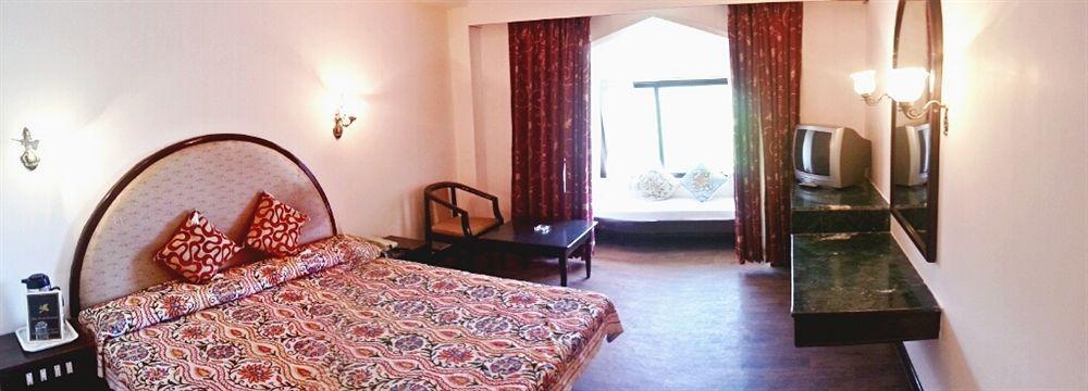 รอยัล จาร์ดีน วิสทลิง ไพน์ รีสอร์ต Hotel ชิมลา ภายนอก รูปภาพ