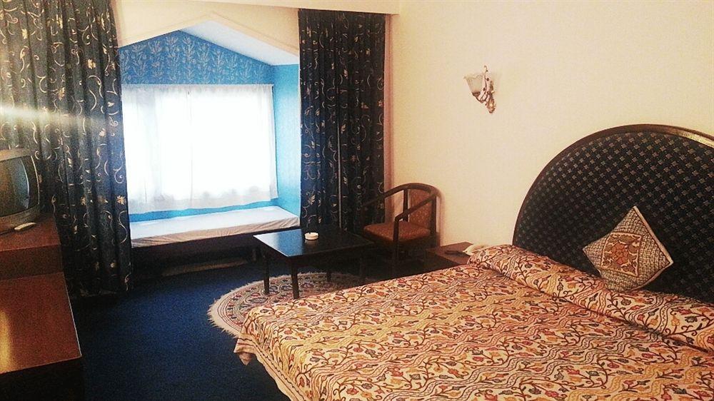 รอยัล จาร์ดีน วิสทลิง ไพน์ รีสอร์ต Hotel ชิมลา ภายนอก รูปภาพ