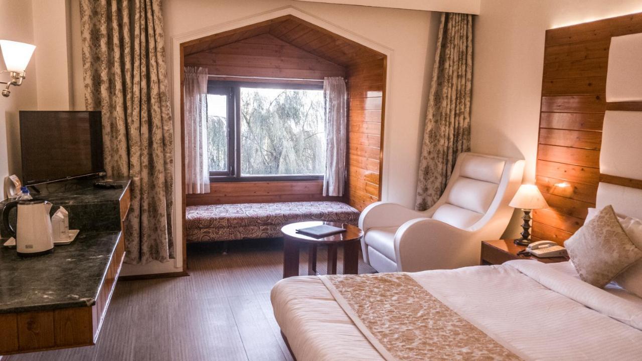 รอยัล จาร์ดีน วิสทลิง ไพน์ รีสอร์ต Hotel ชิมลา ภายนอก รูปภาพ